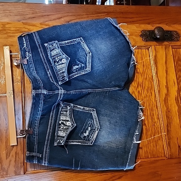 ariya jean shorts - Picture 4 of 6